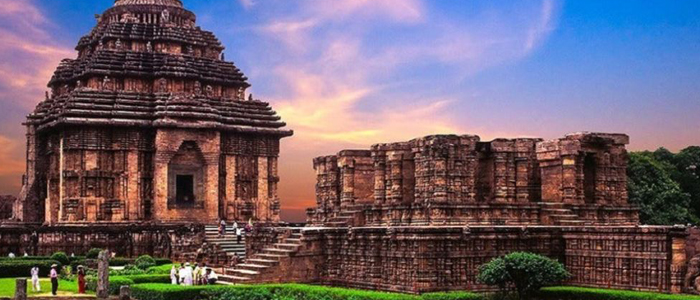 001 700 x 300 pixels