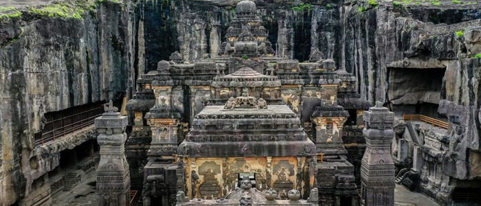 004 700 x 300 pixels